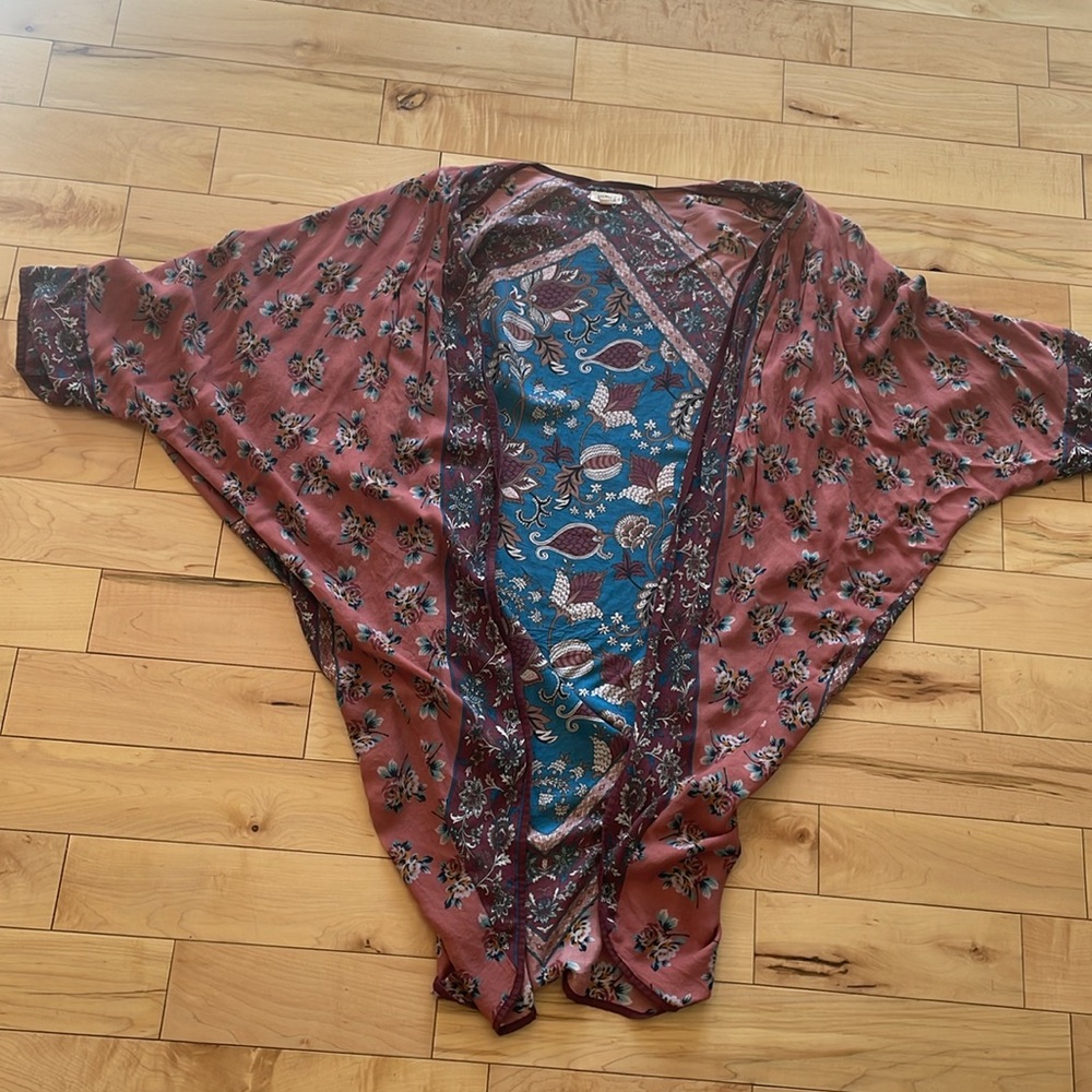 🍀Sale 4/$20 Mahla paisley print modal handkerchief style kimono, O/S